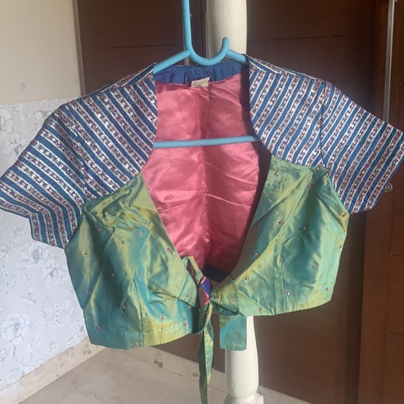 ENSEMBLE LEHENGA: Vibrant. Stands out. Choli 32-34. STUNNING DUPATTA! - Picture 15 of 17